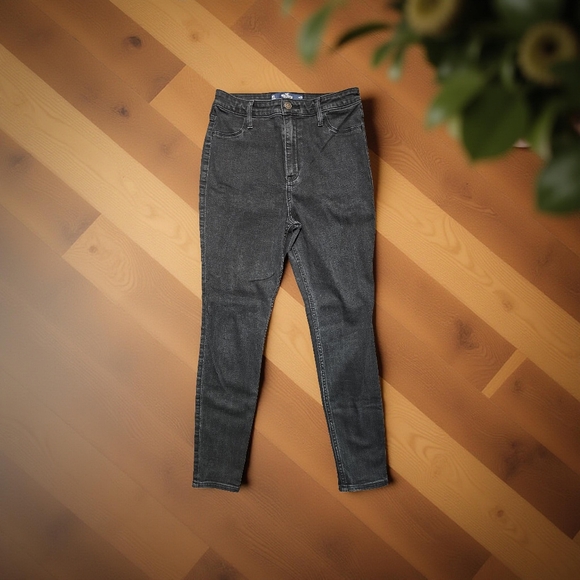 Hollister Denim - HOLLISTER Ultra High Rise Jean Legging.Size 9S 29/26inseam.